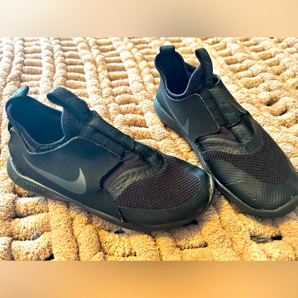 Boys Nike Flex Runner athletic shoes